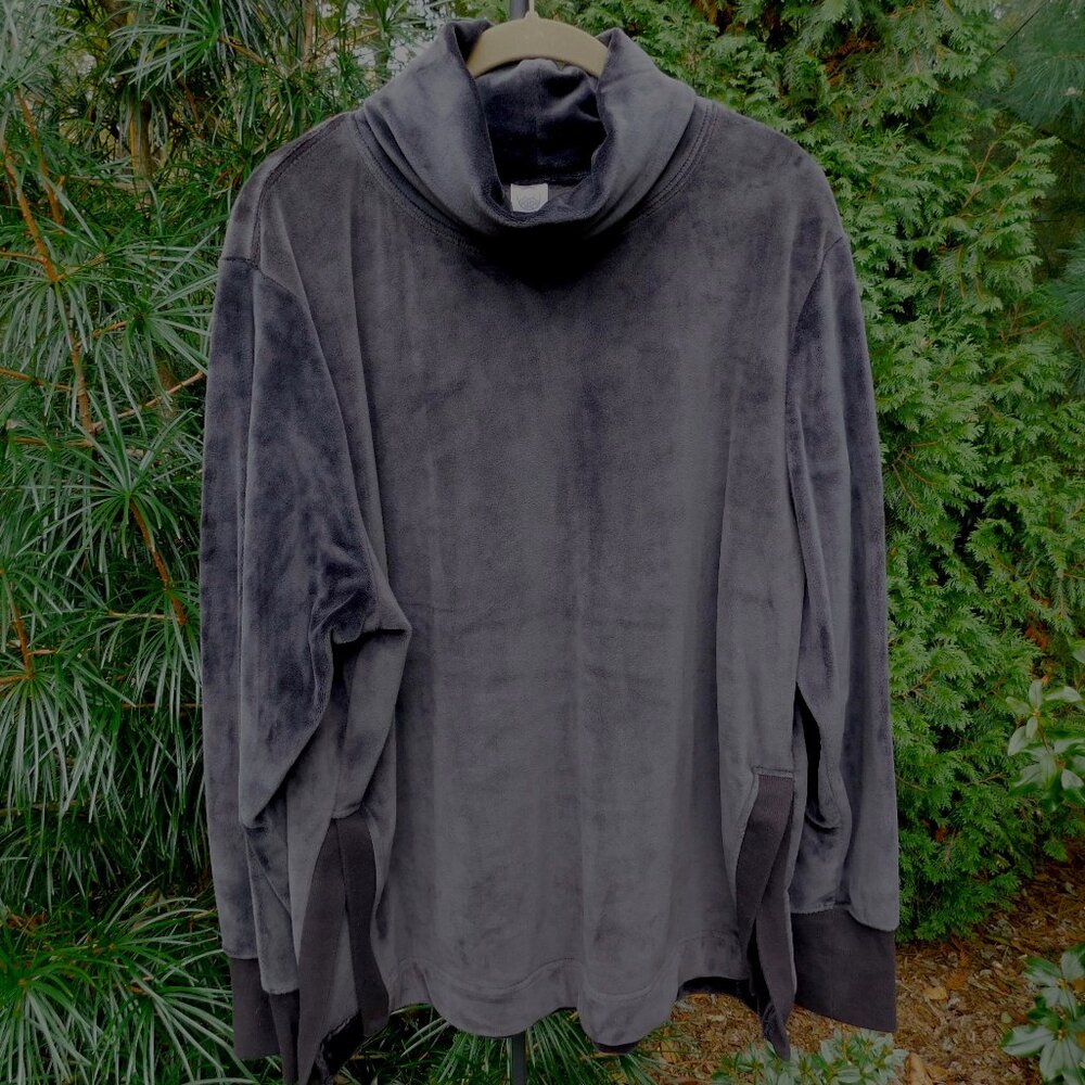 Le Verde Soft Stretchy Velour Turteneck Sweater With Ribbed Trim & Side Slits XL
